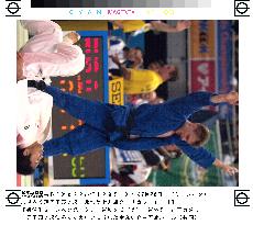 (1)Japan's Kanamaru wins silver in judo world c'ships