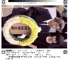 Koizumi offers wreath during A-bomb ceremony