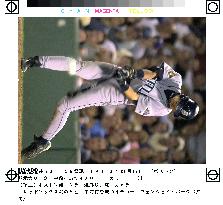 Mariners' Ichiro goes 3-for-5 against Red Sox