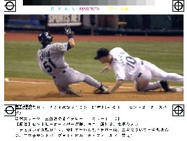 Ichiro steals 3rd base
