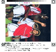 Inamoto scores Arsenal's 4th goal against Tottenham