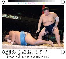 Yokozuna Musashimaru suffers 5th loss at autumn sumo