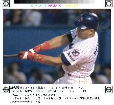 Swallows' Petagine hits two-run homer against Baystars