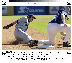 Mariners' Ichiro gets 3 steals against Rangers