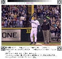 (2)Ichiro sets new Major League rookie most h