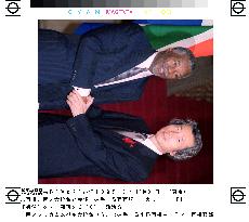 Koizumi, S. Africa's Mbeki hold talks