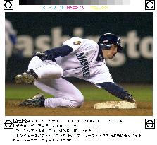Ichiro marks season's 55th stolen base
