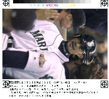 Ichiro wins batting, stealing titles