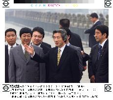 Koizumi visits Marco Polo Bridge outside Beijing