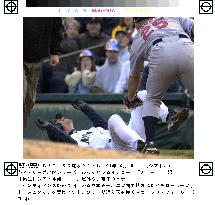 (2)Mariners' Ichiro goes 3-for-4 against Indians