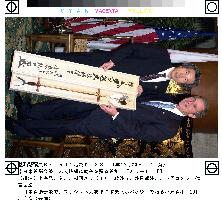 Koizumi gives whistling arrow to Bush