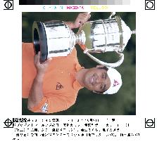 Izawa holds on to win Bridgestone Open golf