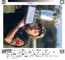 Davies wins 4th Itoen Ladies title