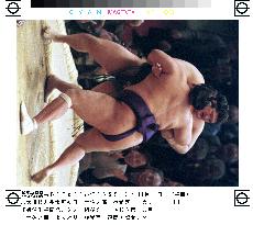 (2)Musashimaru gets win in Kyushu sumo tournament