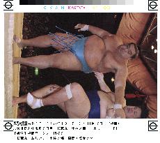 Musashimaru gets 2nd win in row at Kyushu sumo tourney