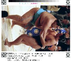 Musashimaru win big at Kyushu sumo