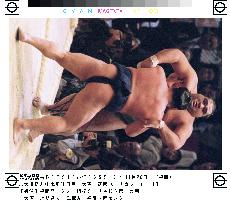 Musashimaru suffers 1st defeat at Kyushu sumo