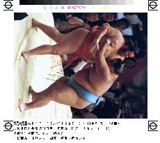 Musashimaru in driver's seat again at Kyushu sumo
