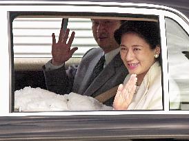 (3)Crown Princess Masako leaves hospital with newborn baby