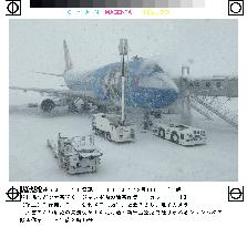 (2)Heavy snow continues to blanket Hokkaido