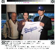 Nomo to play for the Dodgers again