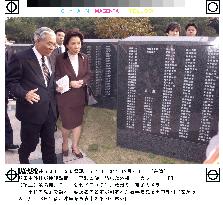 (2)Tanaka visits Okinawa