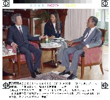 Koizumi holds talks with Mahathir