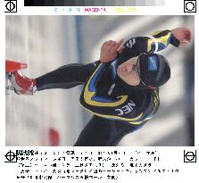(1)Shimizu grabs share of 1st at world sprint meet
