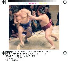 Chiyo, Tochi set for showdown in New Year sumo