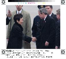 (2)Bush in Tokyo for talks with Koizumi
