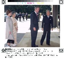 Bush greeted by Emperor