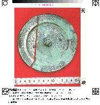 Mirror from Hyogo tomb mound identified as Chinese