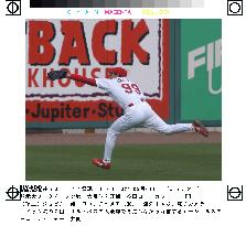 Cardinals' Taguchi makes fine catch