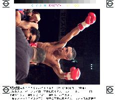 (2) Munoz TKOs Kobayashi for WBA super flyweight crown