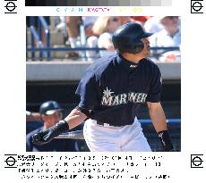 Ichiro hits single against White Sox