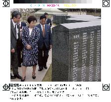 Kawaguchi visits war memorial in Okinawa