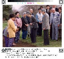 Emperor, empress encourage evacuees from Miyakejima