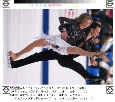 Silver medalist Russians take lead in ice dancing at worlds