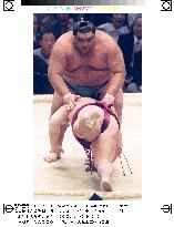 (1) Musashimaru wins 10th Emperor's Cup in spring sumo
