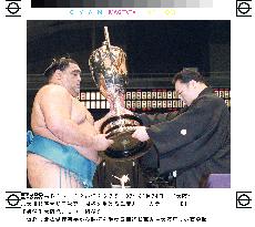 Musashimaru wins 10th Emperor's Cup