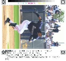 Ichiro steals third base in game against Cubs