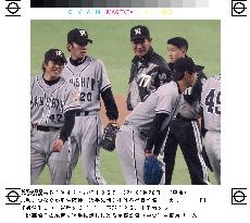 Hoshino peps up Hanshin players