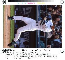 Mariners' Ichiro goes 3-for-5 in opener against White Sox