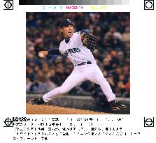 Hasegawa pitches before Sasaki