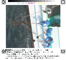 Oil slick from sunken ship reaches near Hyogo Pref. coast