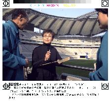 Singer Kato visits Seoul World Cup stadium