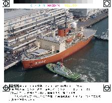Antarctic expedition ship returns to Japan