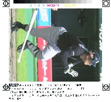 Hatsushiba hits two-run homer