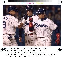 Iwamura slams two-run homer