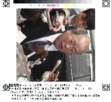 Koizumi asks Tanaka to address embezzlement allegations